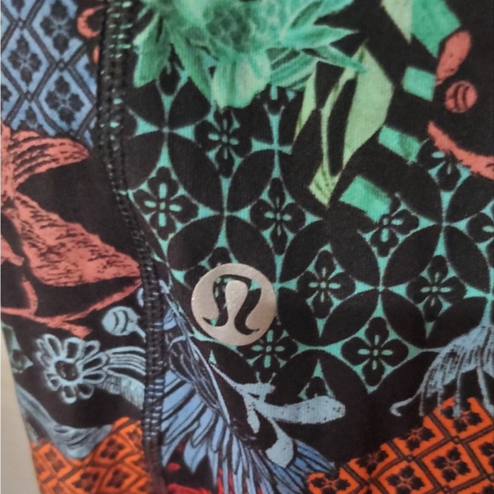 Lululemon Speed Up Tight *Full-On Luxtreme 28"
Zen Clash Multi - Picture 2 of 14